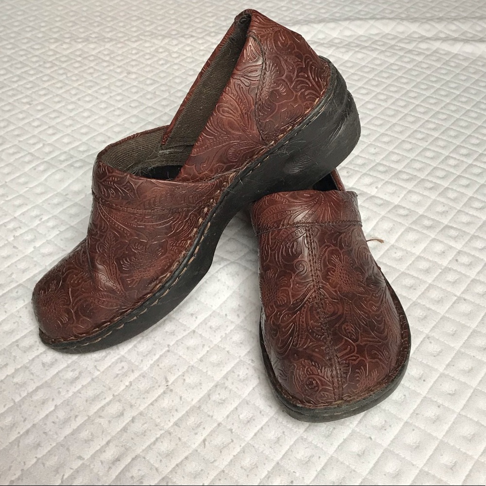 Thom McAn size 10W clogs